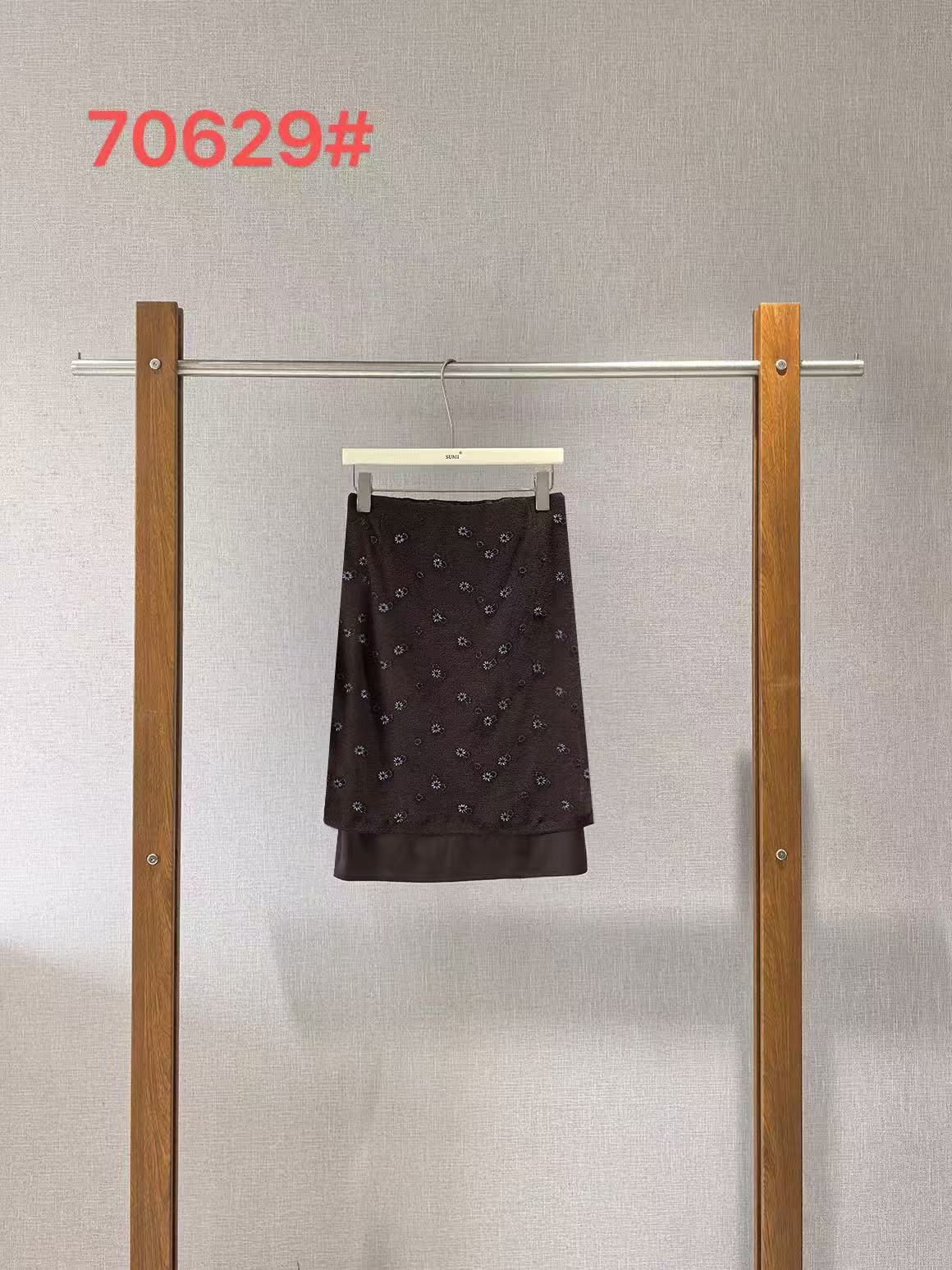 GZ July Stream #3: (PO) 70629 Embellished Skirt (M Size: UW34-36cm; L58cm, L Size: UW36-38cm; L60cm)