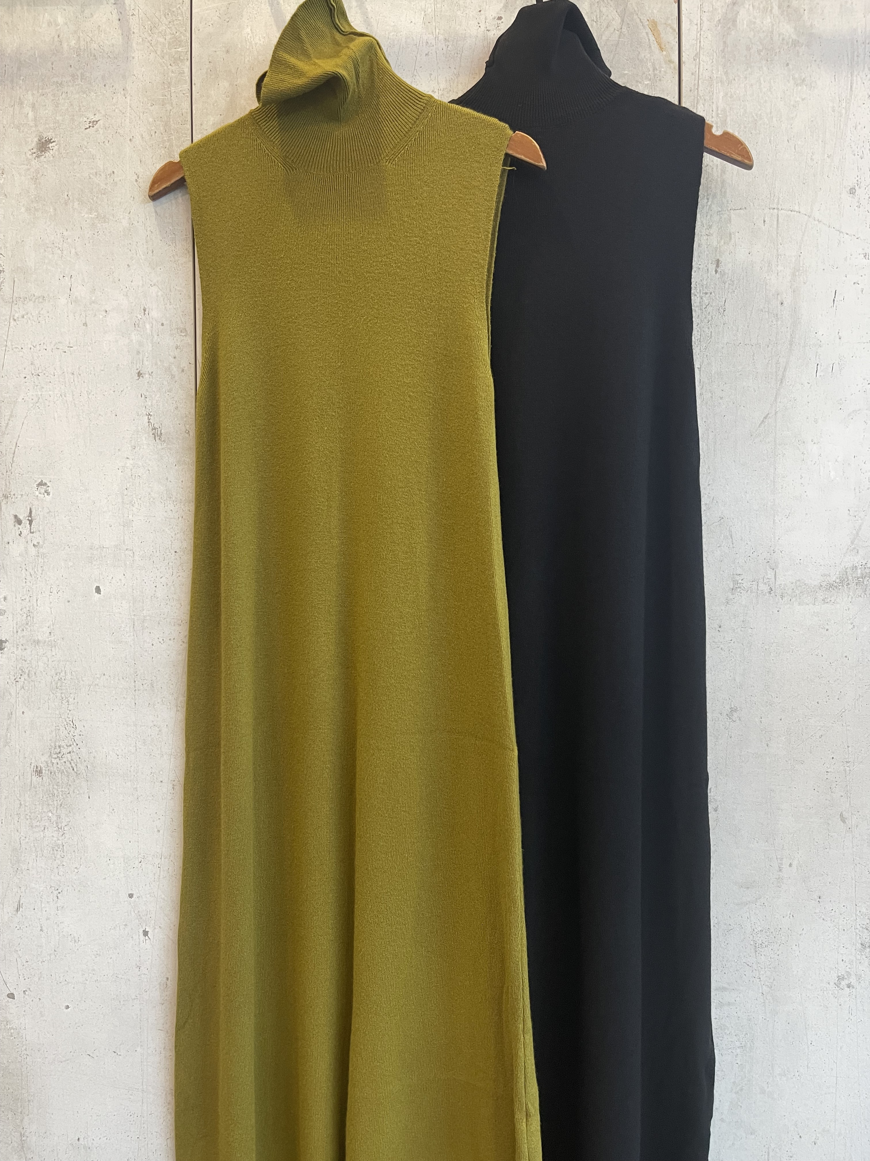 1608 Tiziano Turtleneck Sleeveless Knit Dress (B 36-52cm; H 50-75cm; L 109cm)