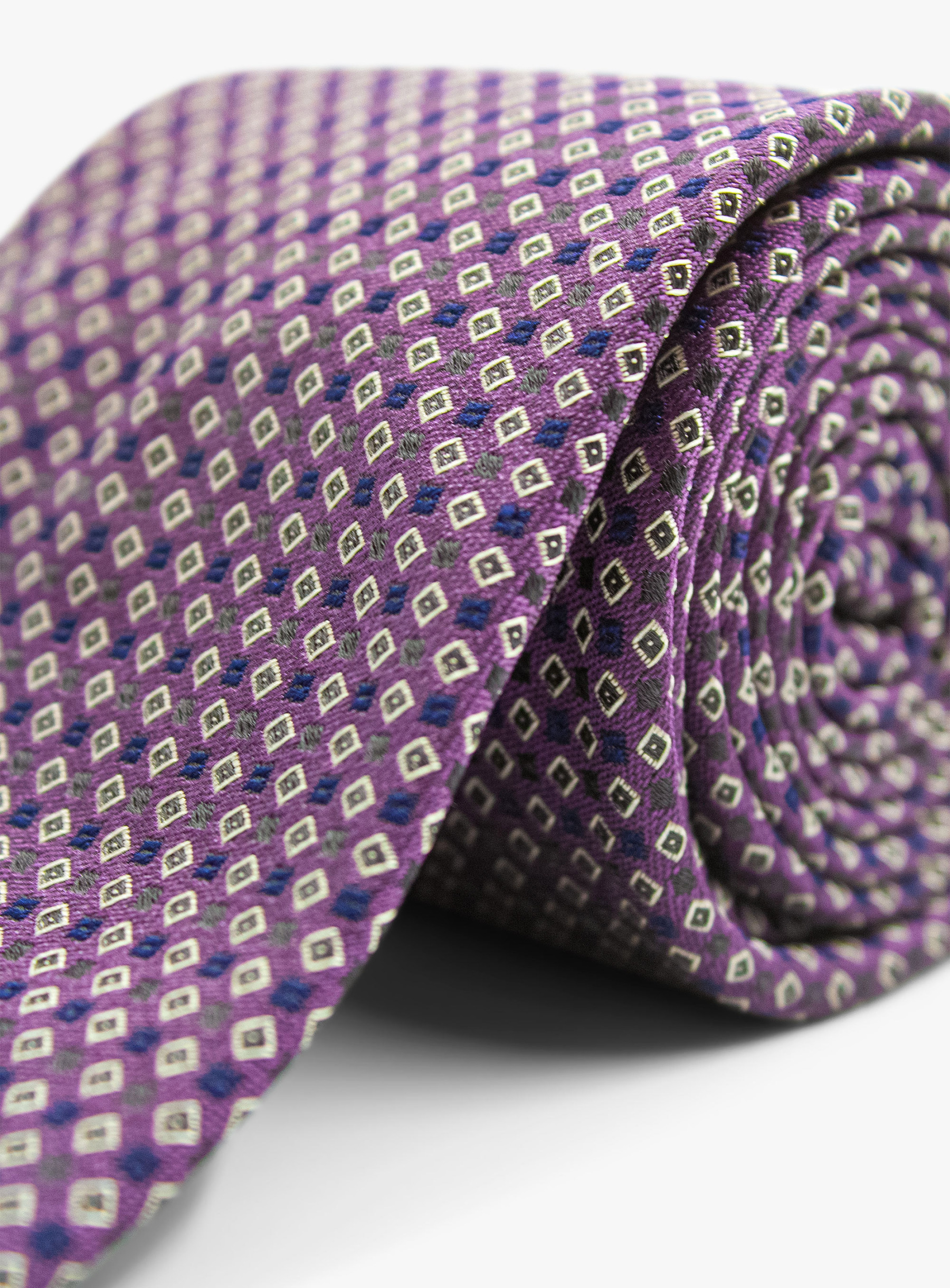 Bottinelli Italian Tie: Plum with Ivory and Black Micro Diamond Motif