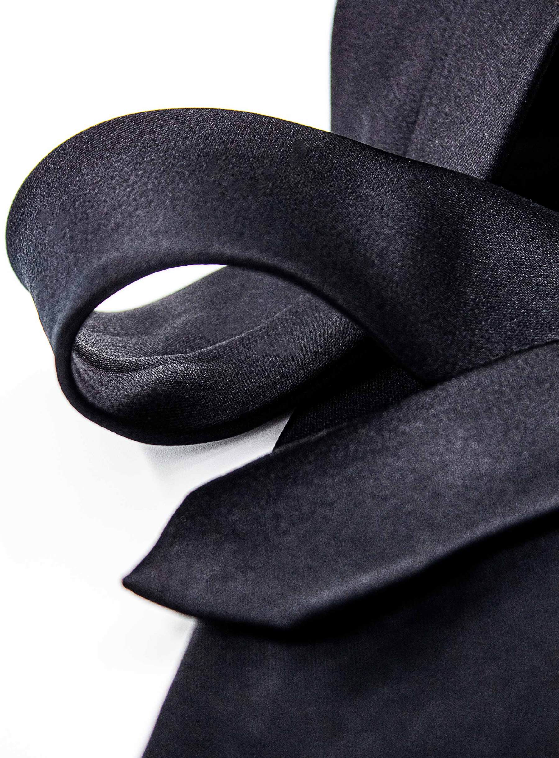 Men {collection_title} Essential Black Silk Tie Peter Jackson