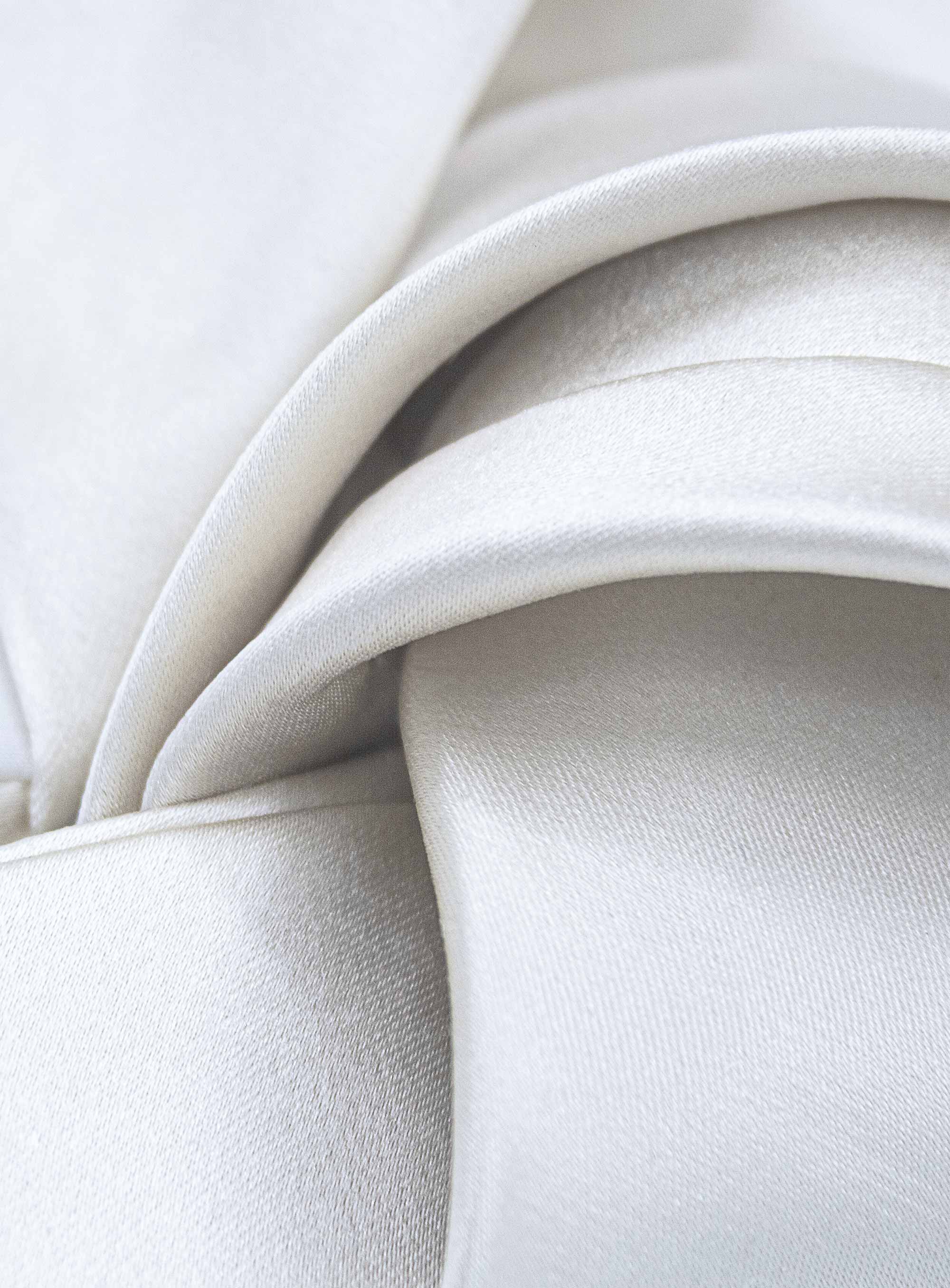 Men {collection_title} Essential White Silk Tie Peter Jackson