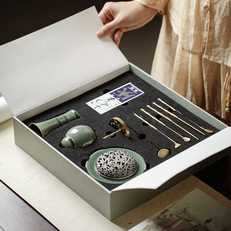 越窑青瓷雕刻香道爐瓶仿木根香箸