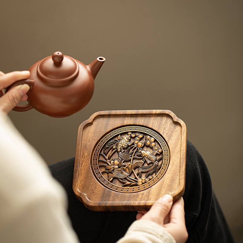 花邊蓮蓮有魚壺承