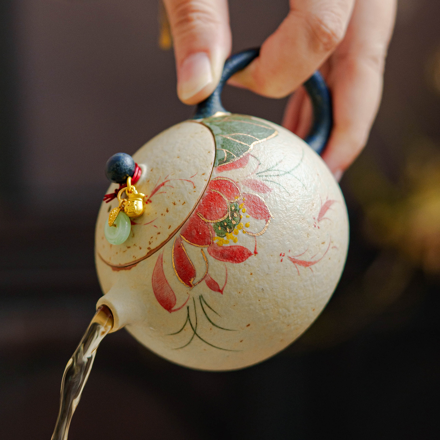 青花火石紅提溜錦鯉戲荷西施壺