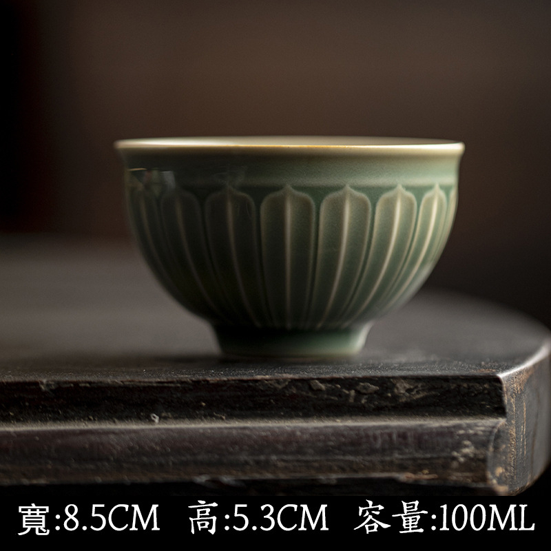 越窑青瓷雕刻主人杯