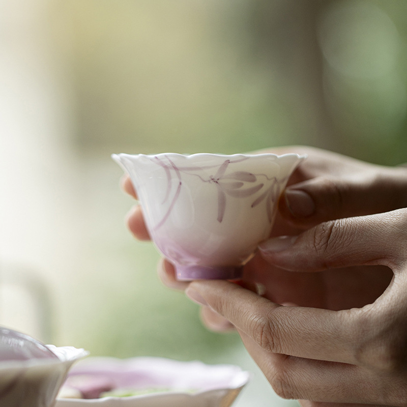 手繪蘭花漸變紫品茗杯