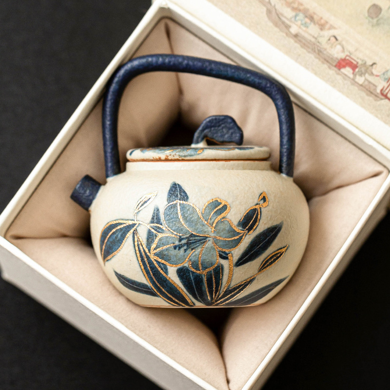 青花火石紅描金提梁壺