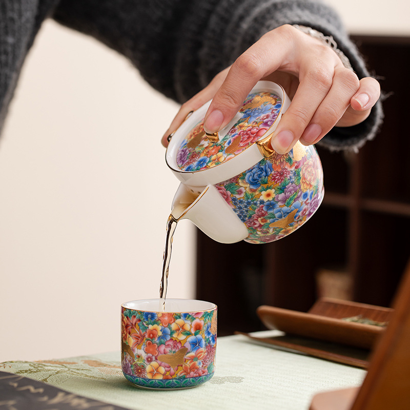 琺瑯彩萬花手抓壺寶瓶