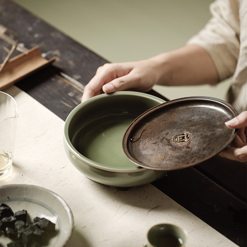 越窯龍泉青瓷六鼎壺承