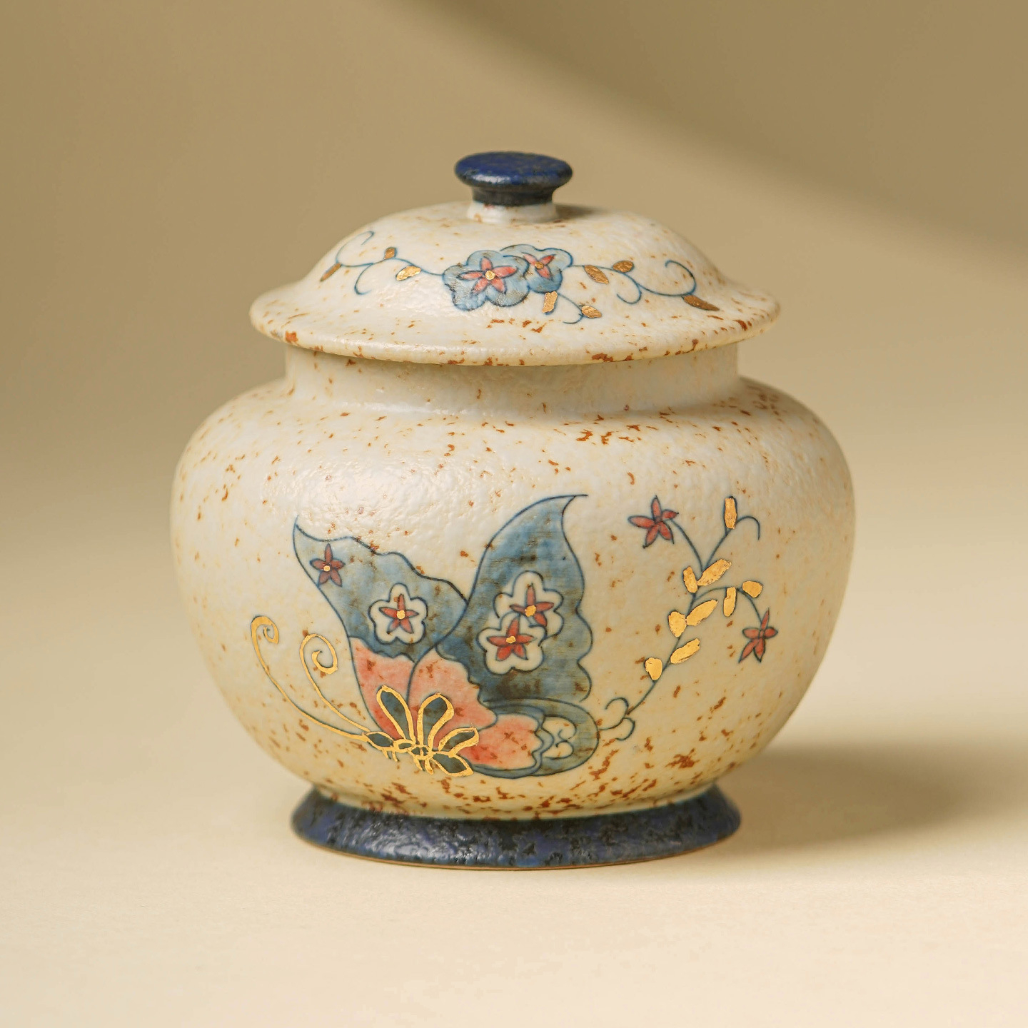 青花火石紅蝶戀花茶葉罐