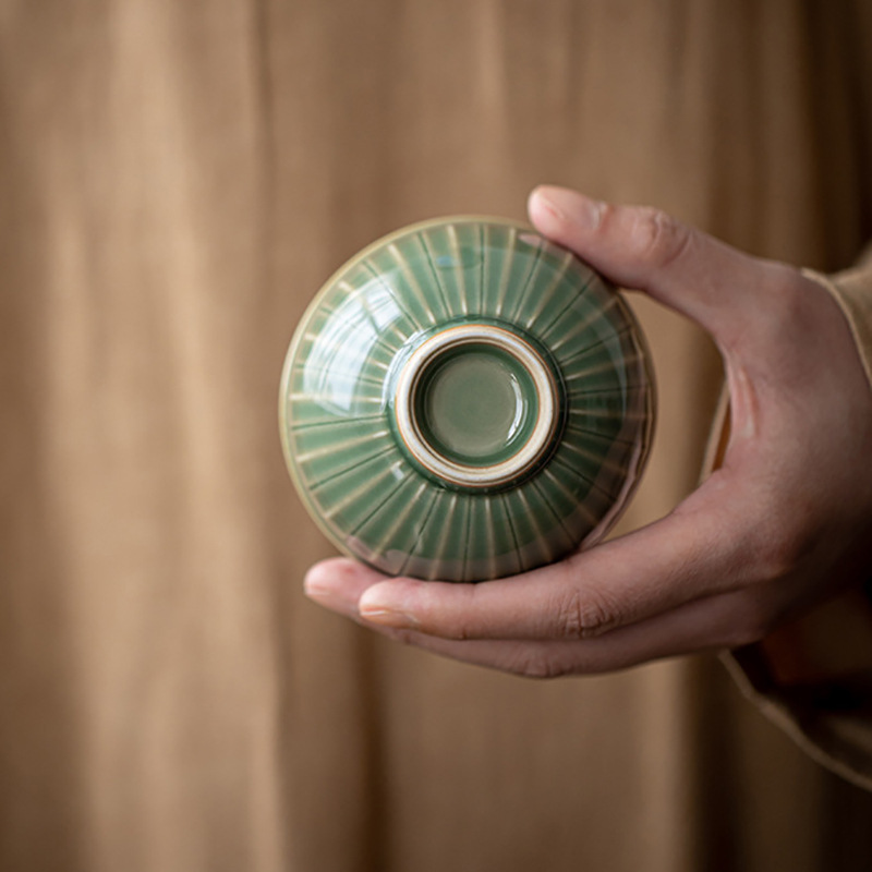 越窑青瓷雕刻主人杯