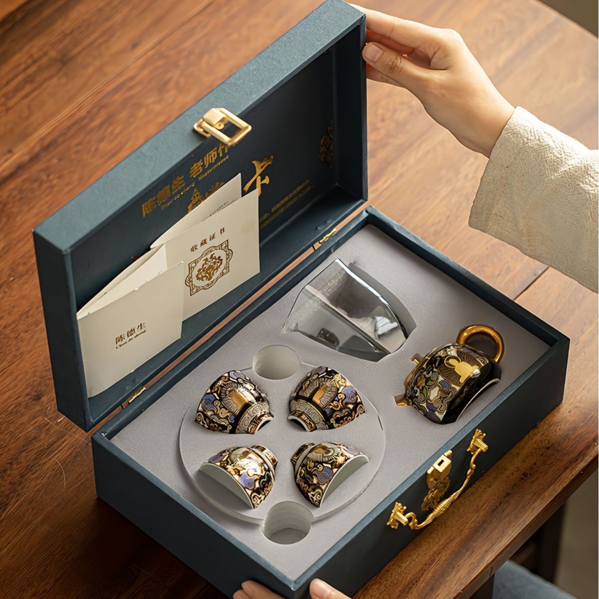 黑唐卡金銀錯茶壺