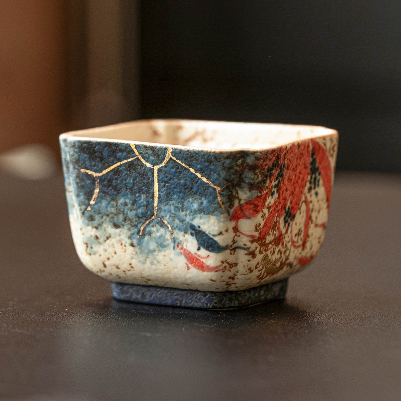 青花火石紅四方杯