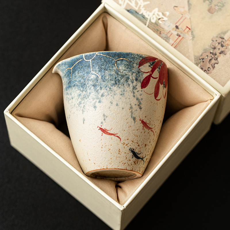 青花火石紅手繪荷韻錦鯉公道杯