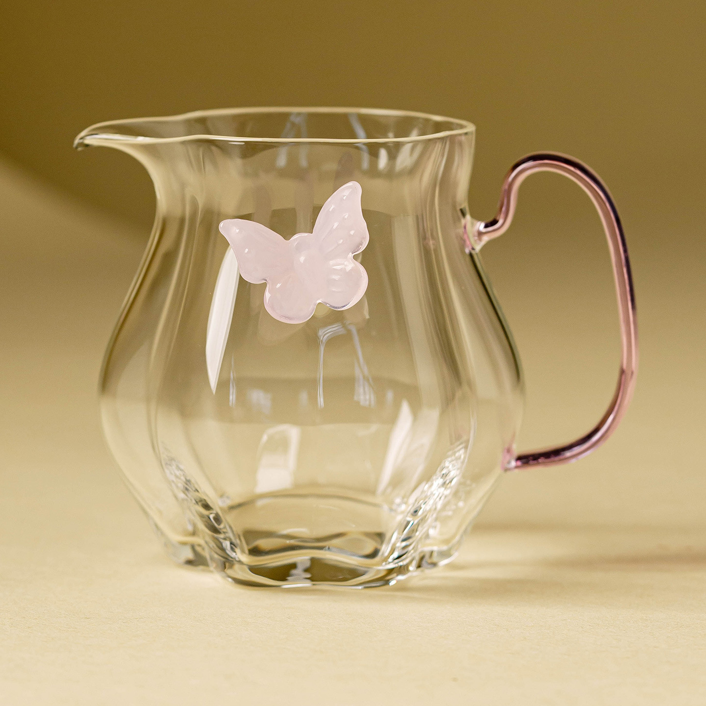 粉色瓜棱蝴蝶玻璃公道杯