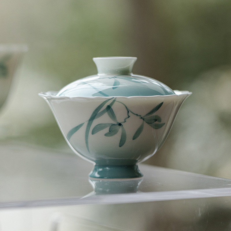 玉泥手繪蘭花漸變藍手繪花口蓋碗