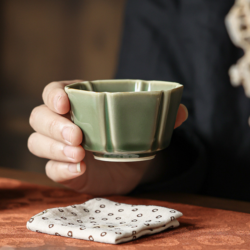 越窯青瓷葵口茶杯主人杯