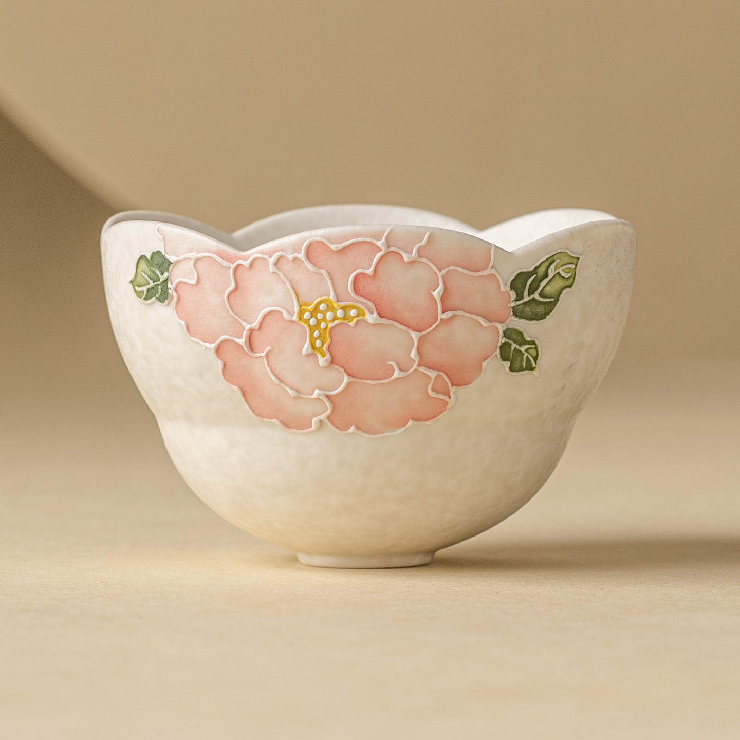 陶瓷茶具堆雕牡丹花口杯