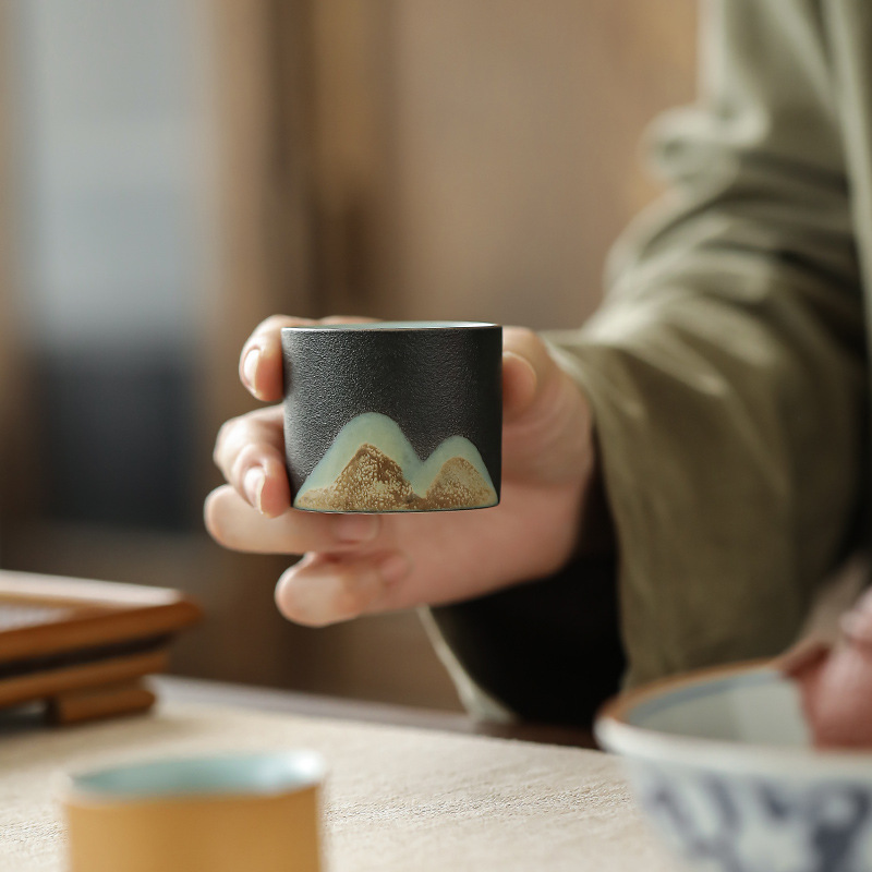 手繪山形黑陶品茗杯