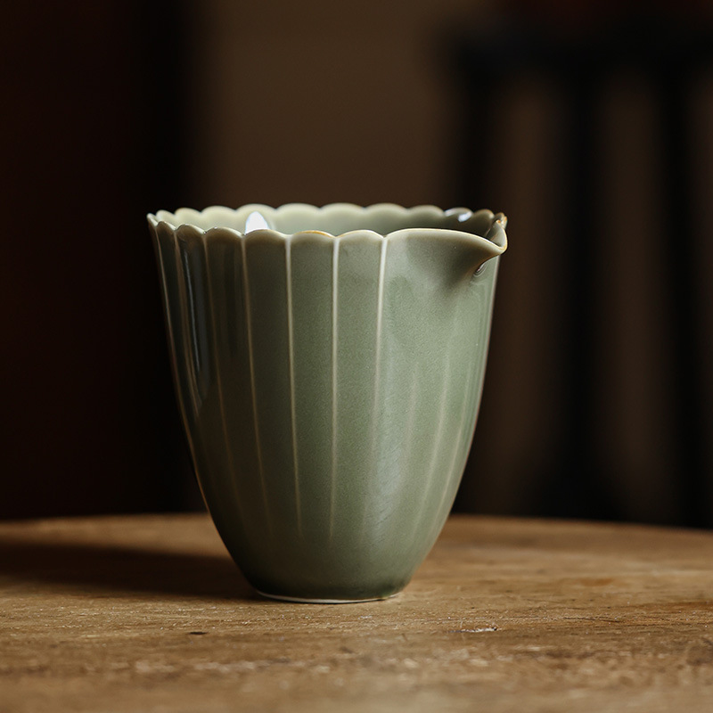 越窯青瓷線條公道杯