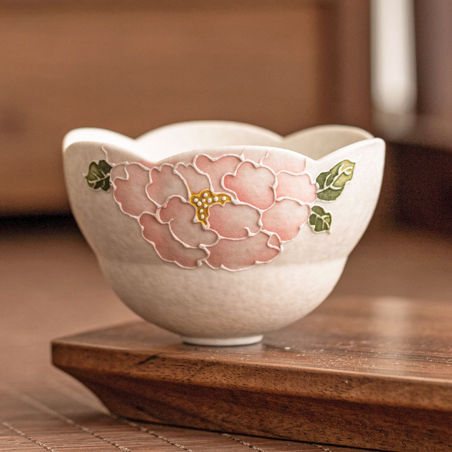 陶瓷茶具堆雕牡丹花口杯