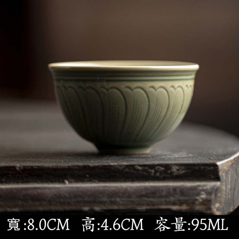 越窑青瓷雕刻主人杯