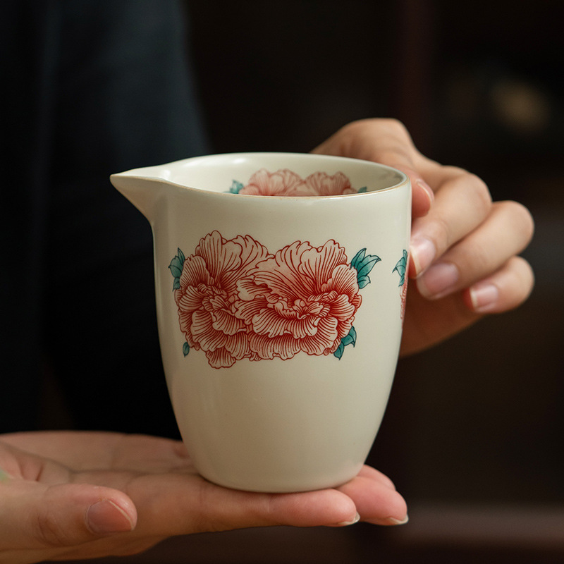 汝窯牡丹花高口公道杯