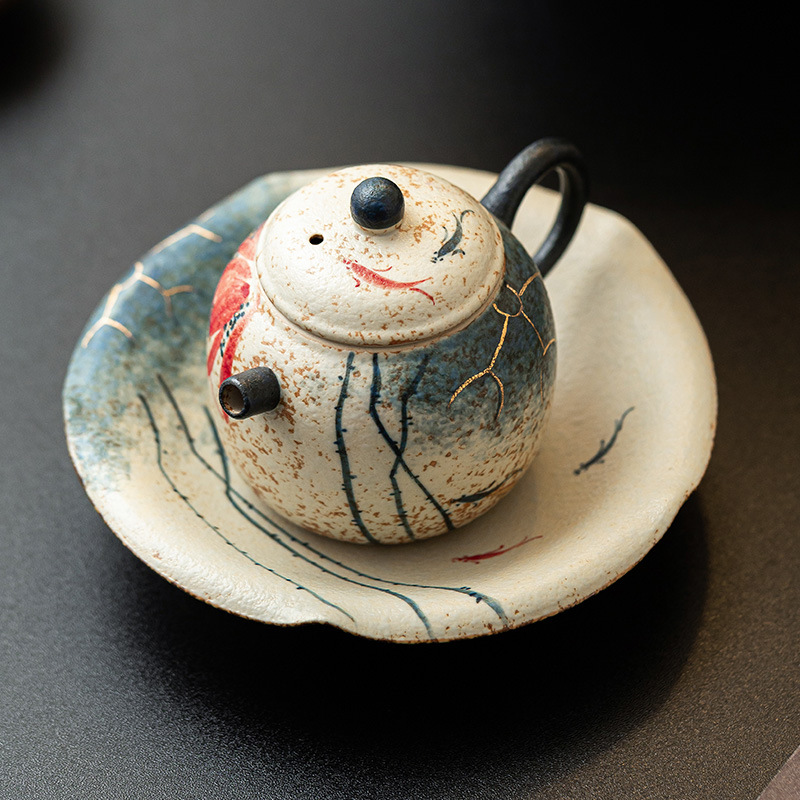 青花火石描金手繪荷韻錦鯉泡茶壺