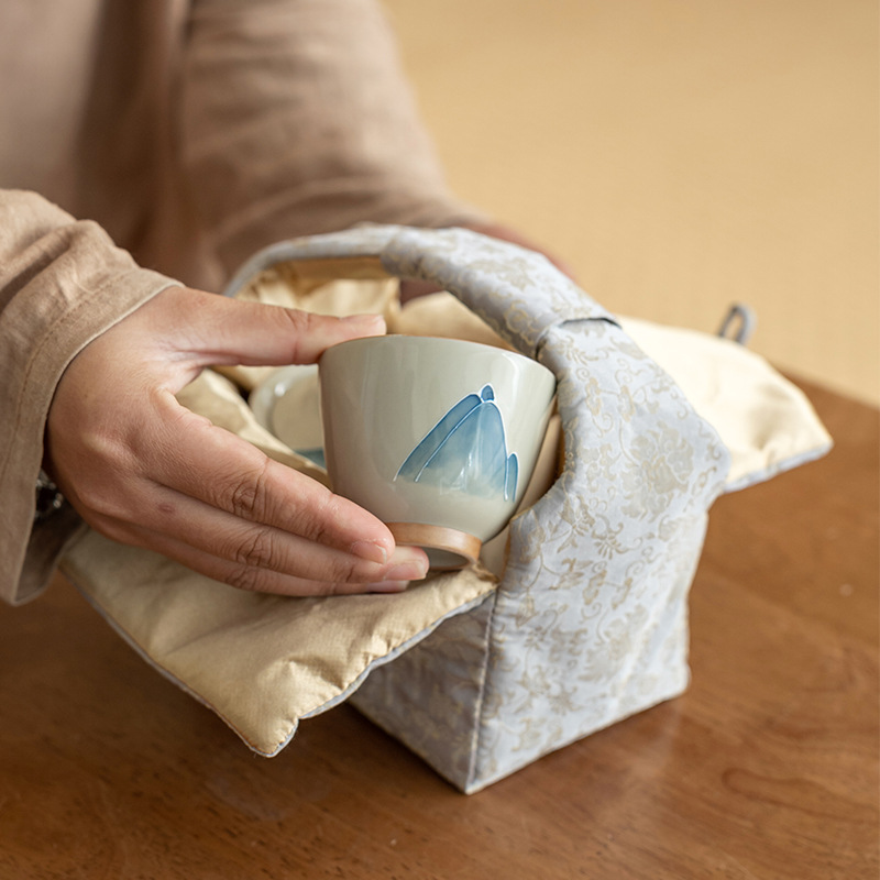 手繪浮雕山水陶瓷蓋碗