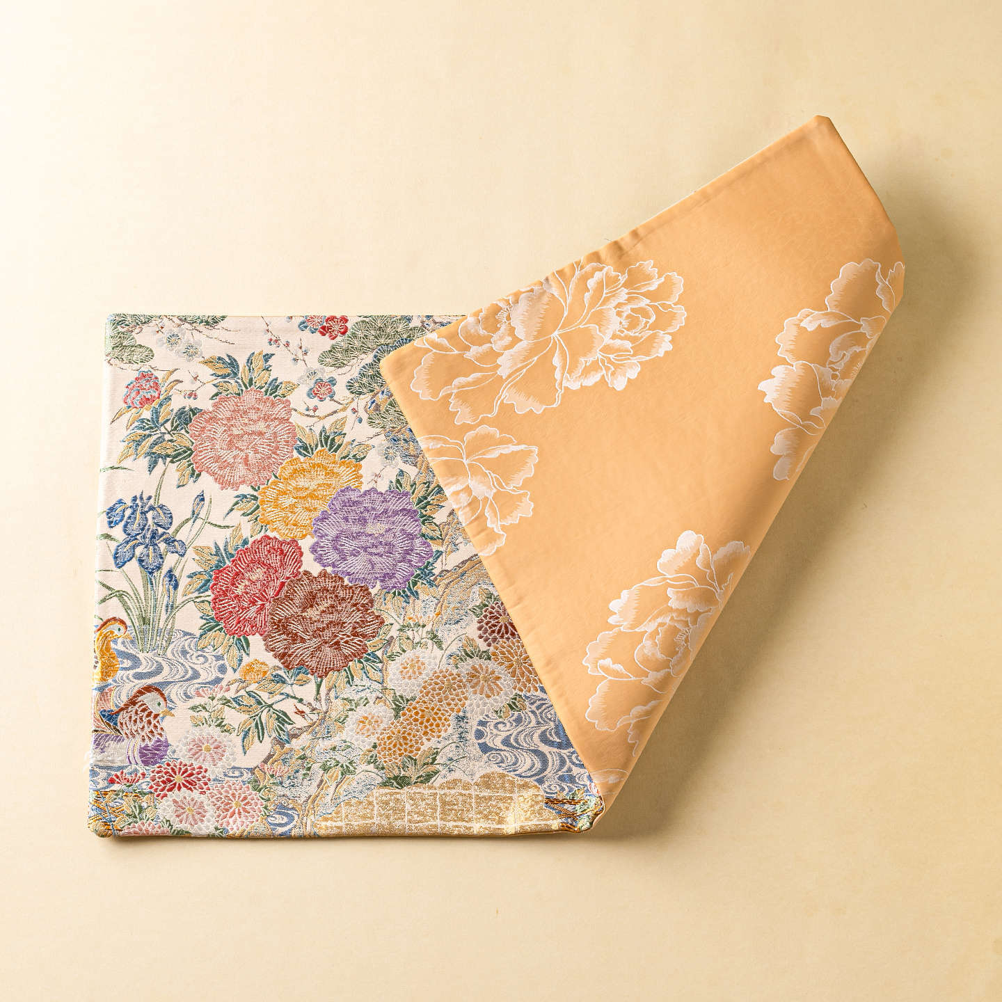 西陣織鎏金茶席