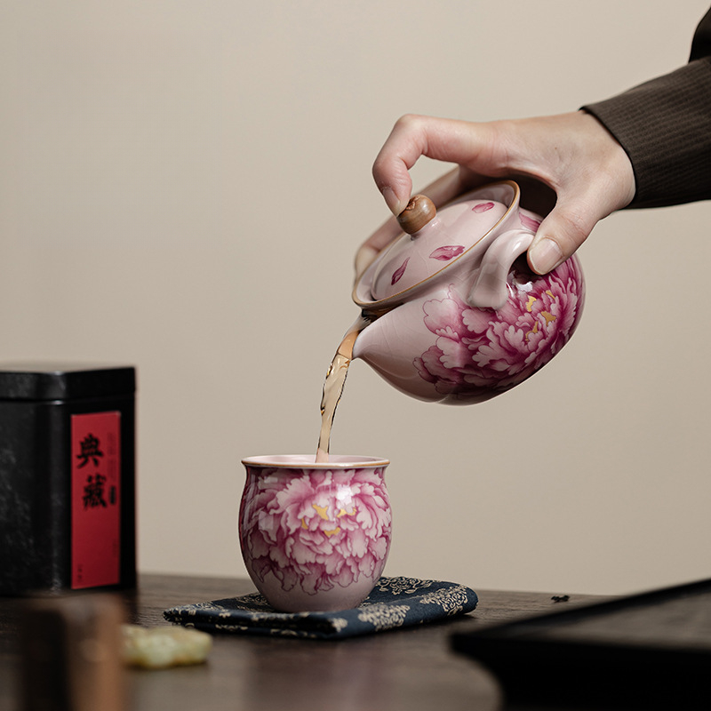 粉色汝窯牡丹寶瓶手抓壺