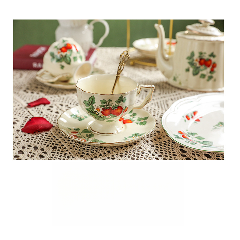 法式復古奶油色野草莓陶瓷咖啡杯碟