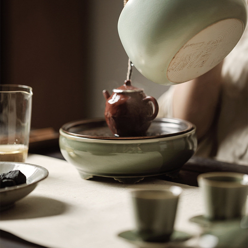 越窯龍泉青瓷六鼎壺承