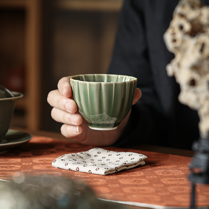 越窯青瓷蓮瓣杯