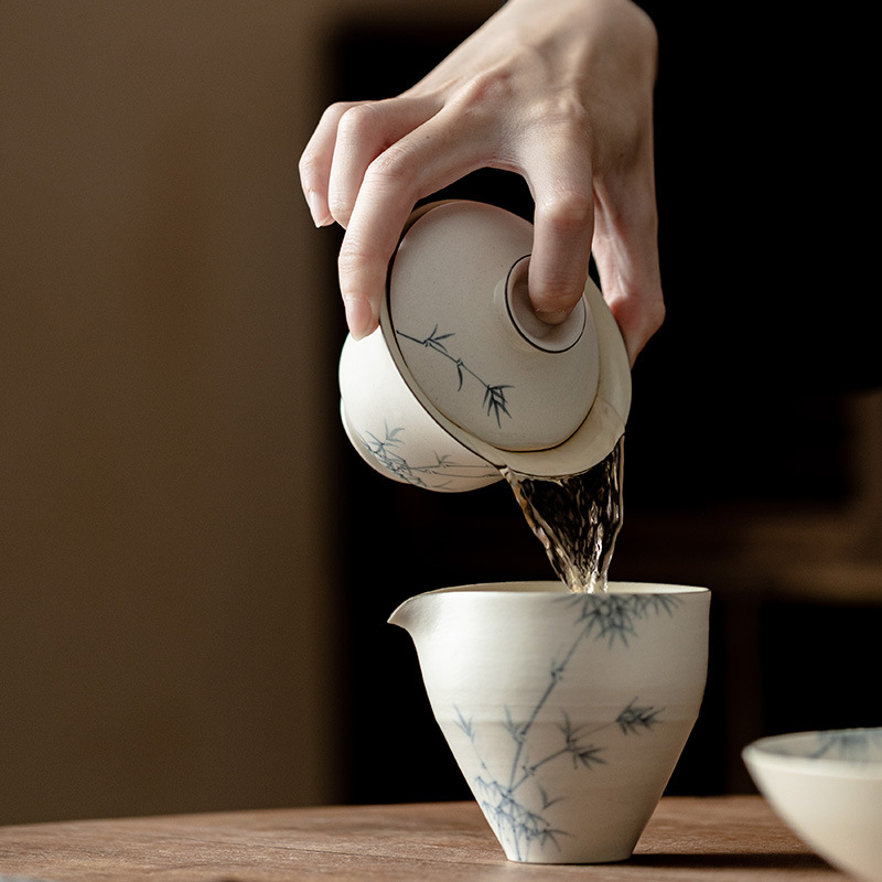 粉引白手繪墨竹蓋碗