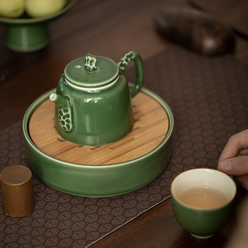 青璃釉枯石茶壺