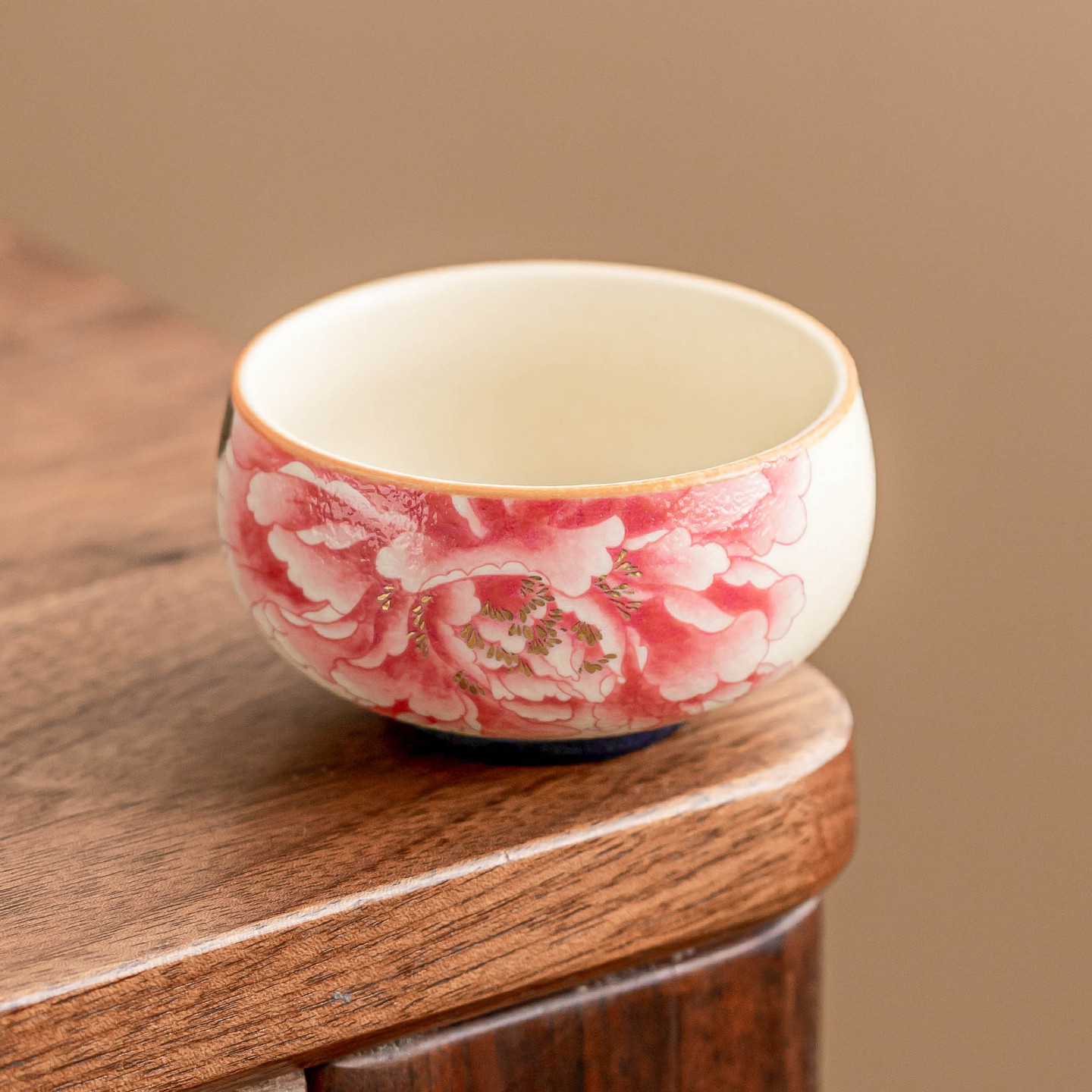 巖礦白描金牡丹羅漢杯