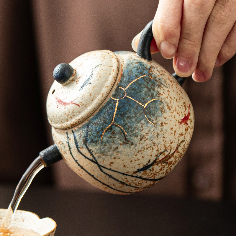 青花火石描金手繪荷韻錦鯉泡茶壺