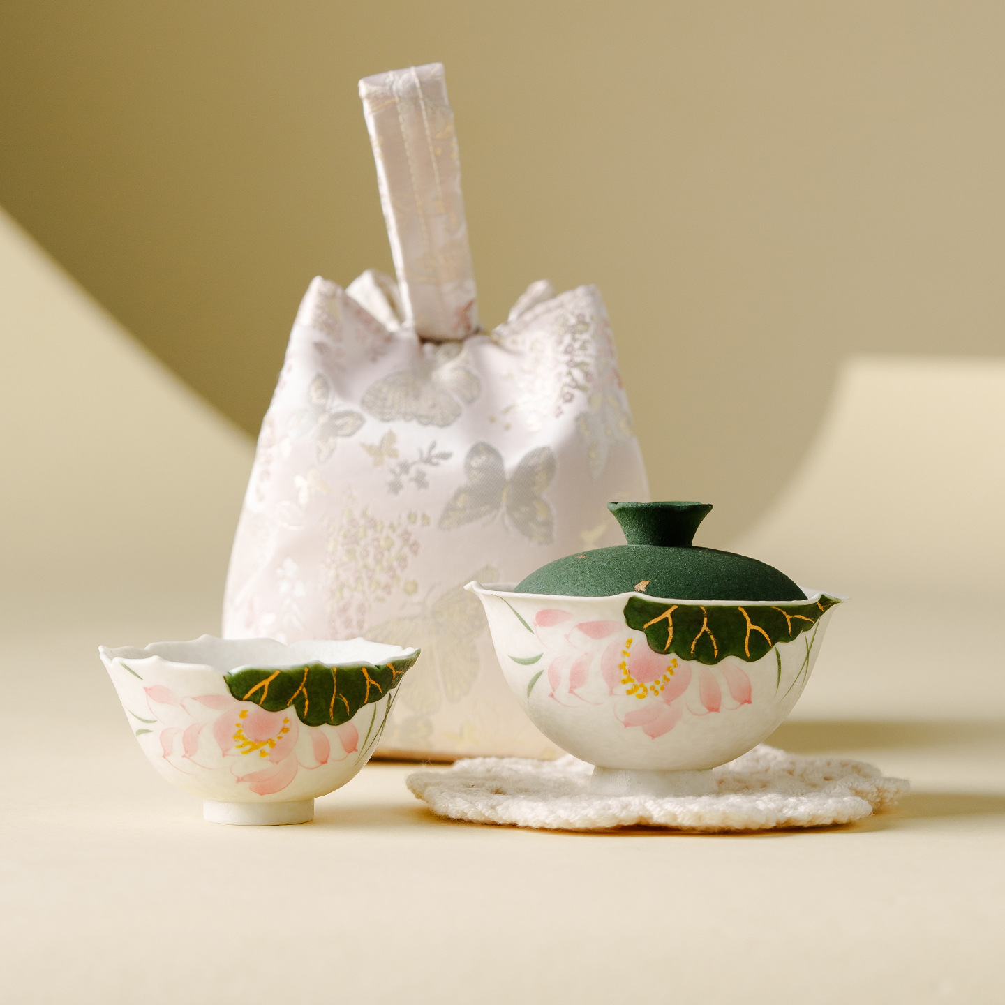 陶瓷蓋碗手繪描金錦鯉戲荷蓋碗