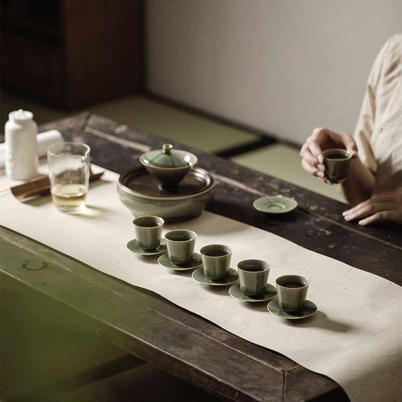 越窯龍泉青瓷六鼎壺承