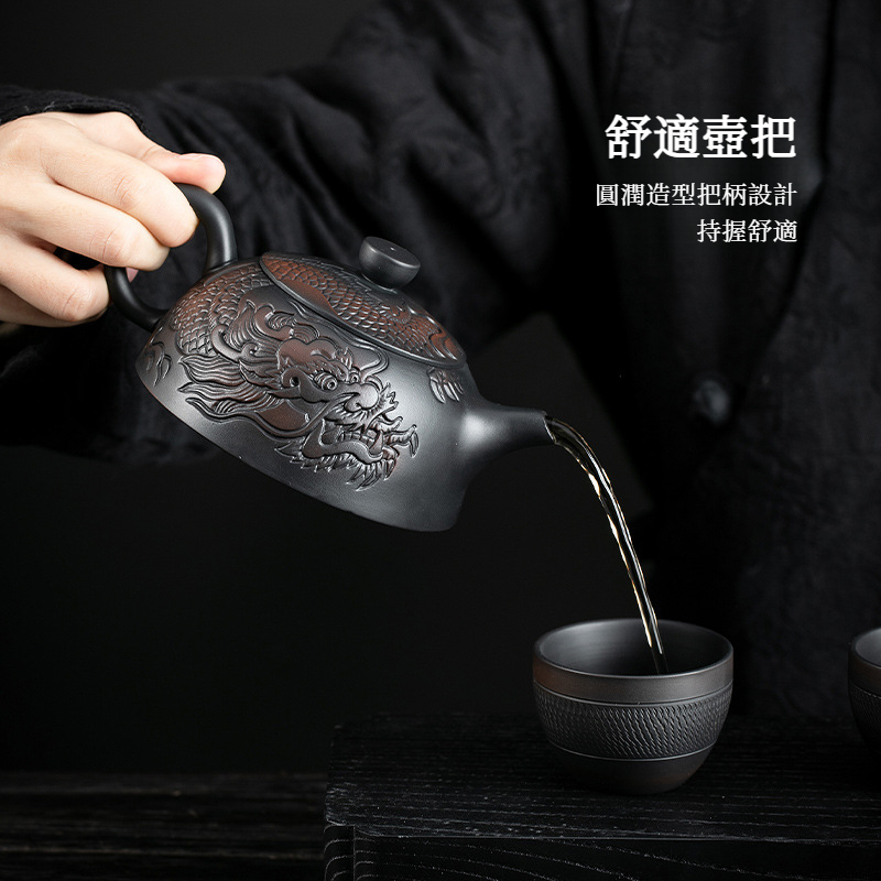 紫陶半月龍紋壺