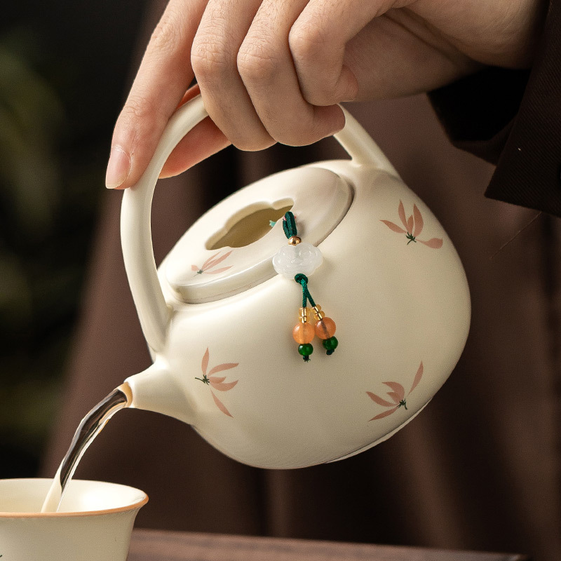 米黃釉蘭花提梁壺