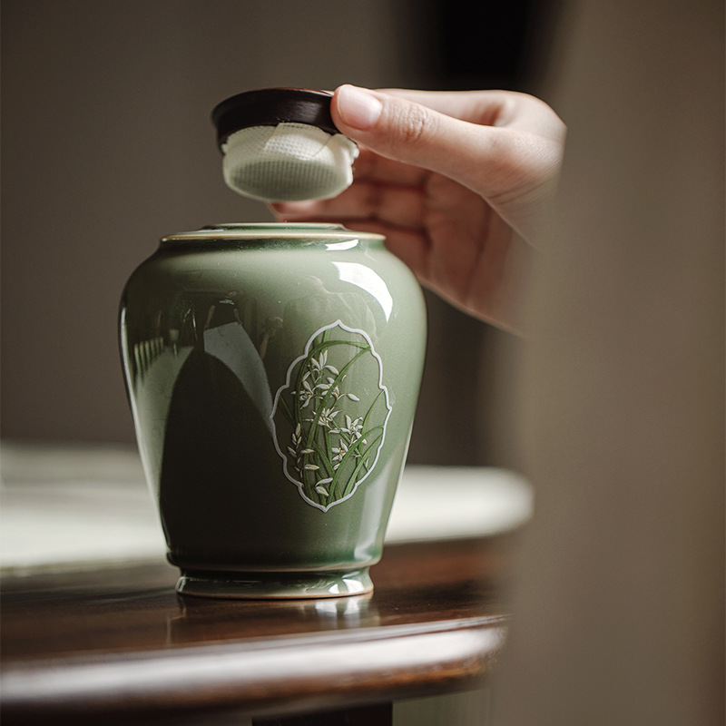 越窯龍泉青瓷手繪窗蘭丹秋茶葉罐