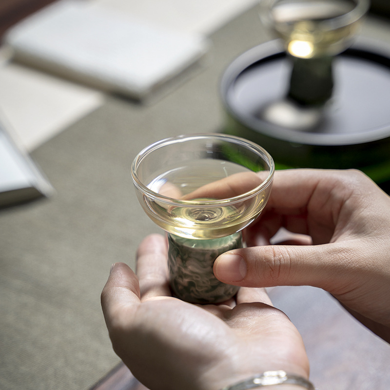 越窯梅子青瓷浮雕高足主人杯