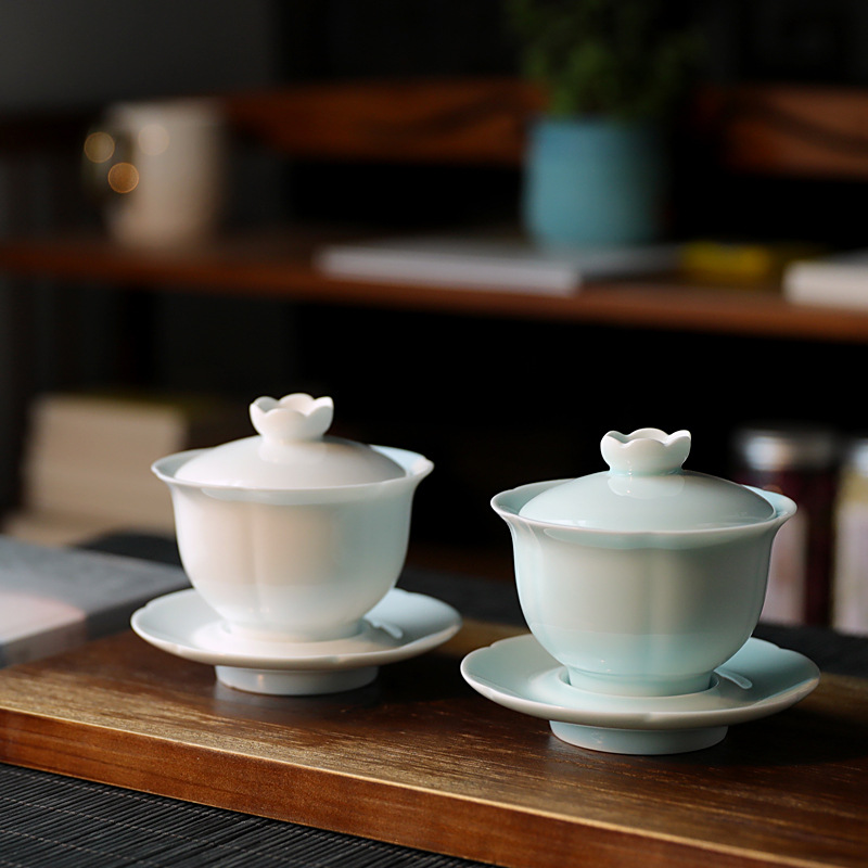 青瓷手工刻花三才蓋碗杯