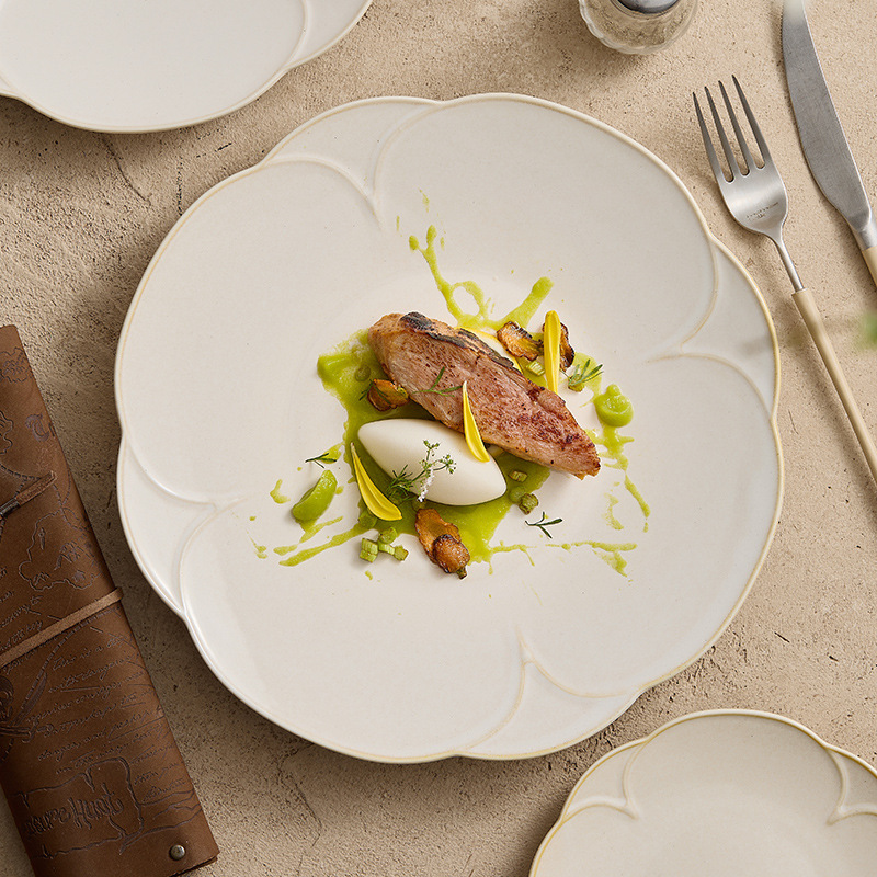 米黃花瓣陶瓷平盤