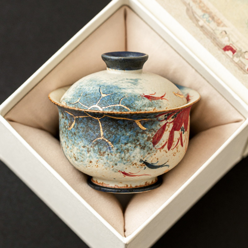 青花火石紅荷韻蓋碗