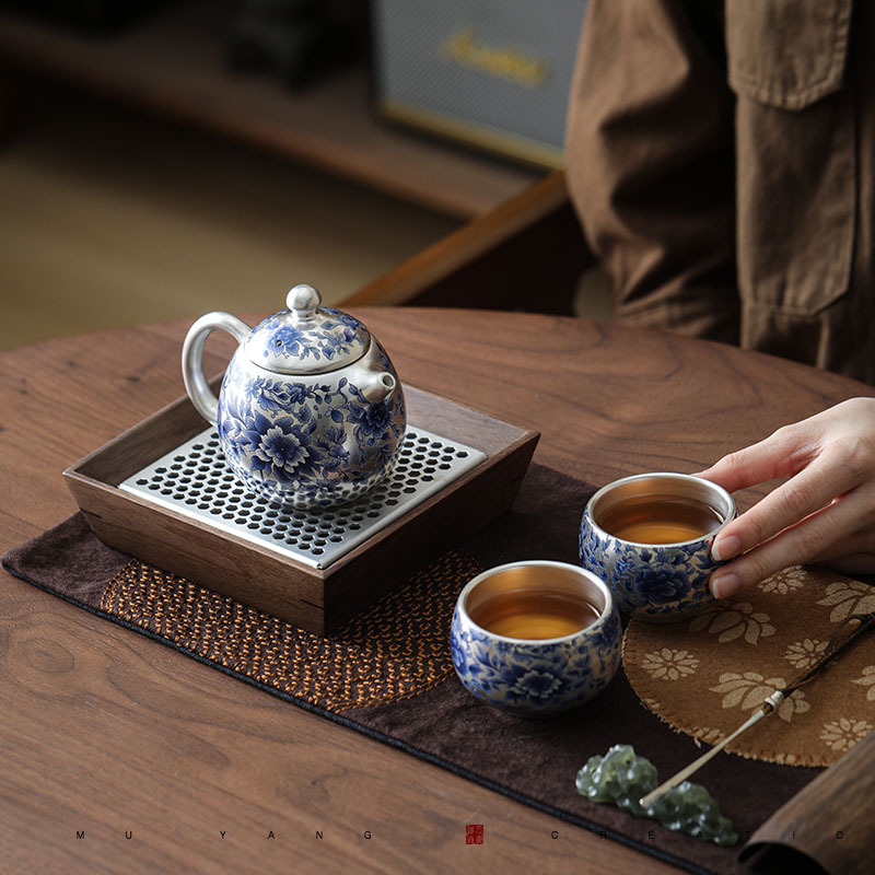 青花鎏銀纏枝蓮茶具套裝