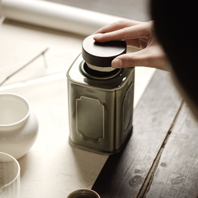 越窑龙泉青瓷四方海棠茶叶罐