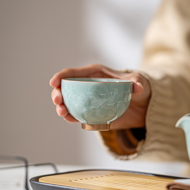 浮雕青瓷快客杯